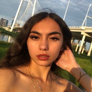 Meet your Posher, Naomi